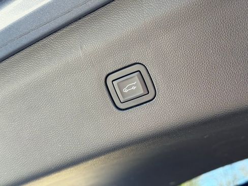 Used 2019 Buick Enclave Essence image 16