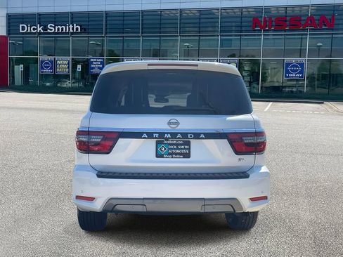 Used 2023 Nissan Armada SL w/ Captain's Chairs Package image 5