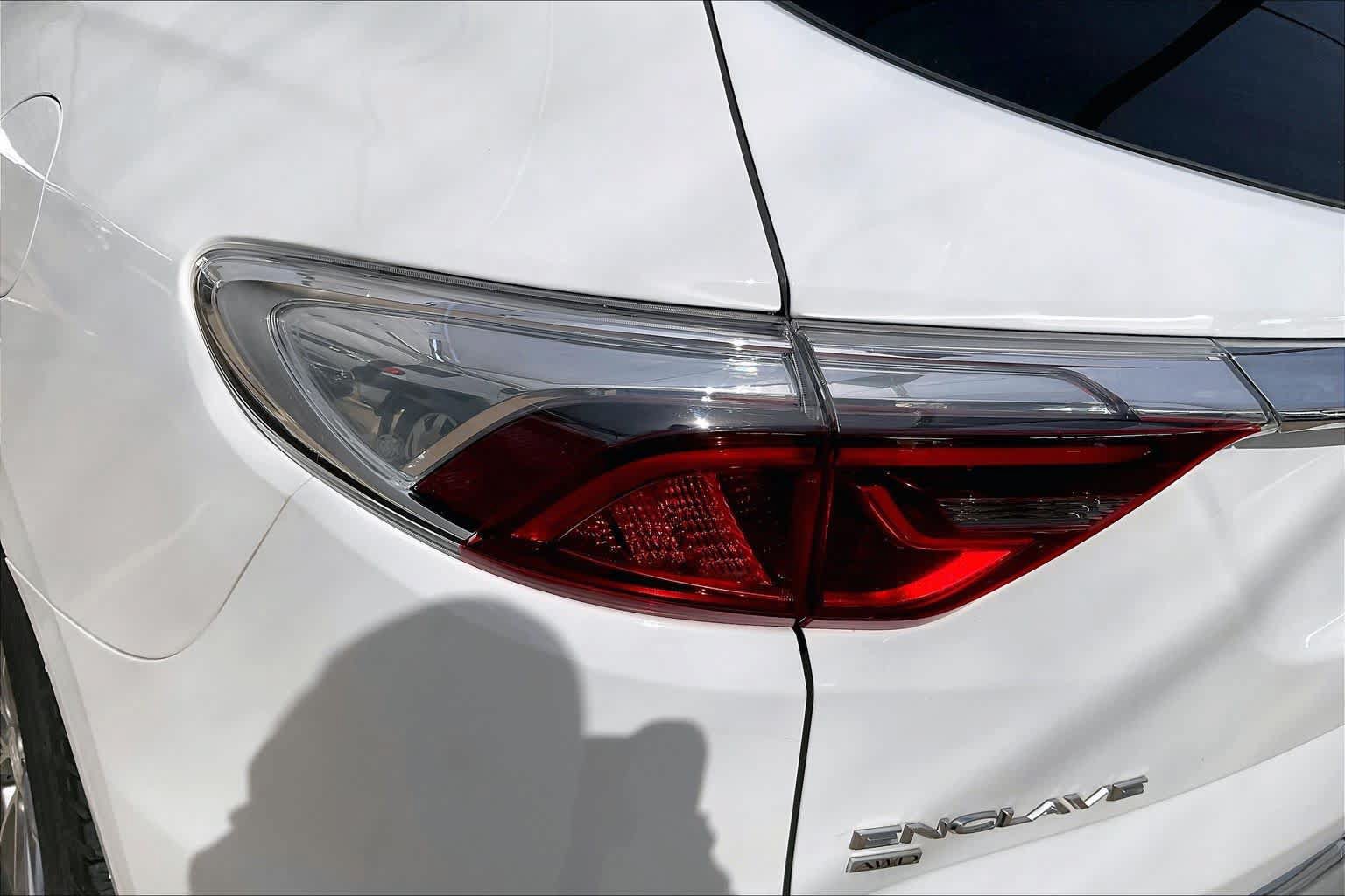Used 2022 Buick Enclave Premium AWD/4WD image 27