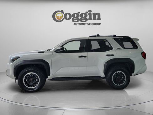 Certified 2025 Toyota 4Runner TRD Off-Road image 3