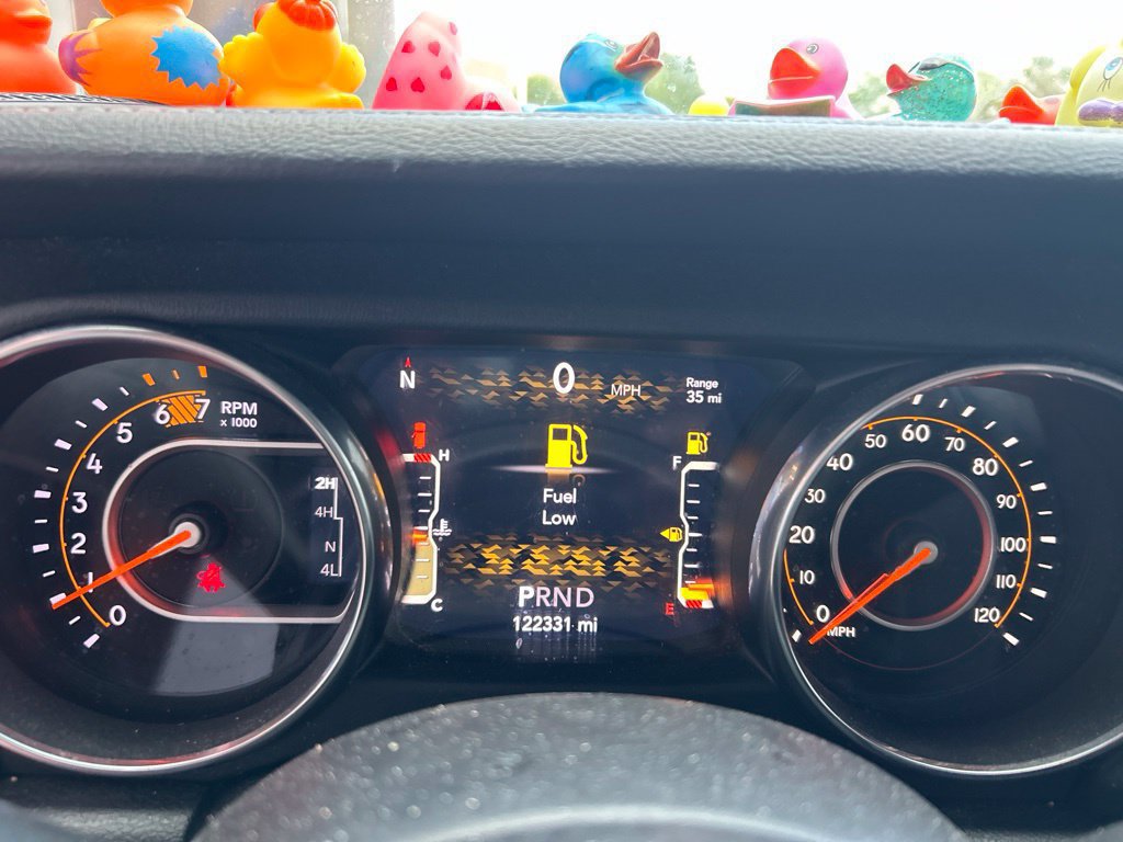 Used 2018 Jeep Wrangler Unlimited Sahara AWD/4WD image 8