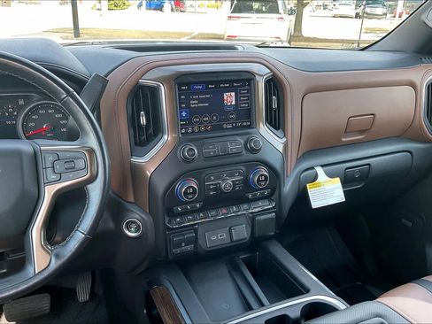 Used 2021 Chevrolet Silverado 1500 High Country w/ Technology Package image 7