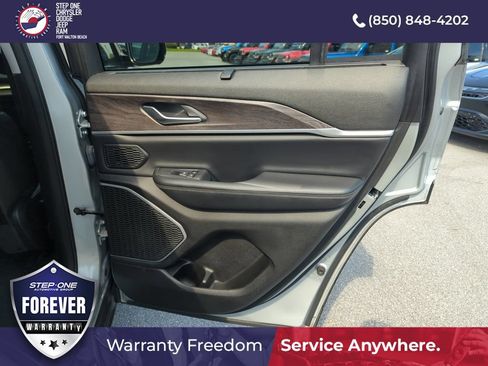 Used 2022 Jeep Grand Cherokee Limited 4xe w/ Luxury Tech Group II AWD/4WD image 33