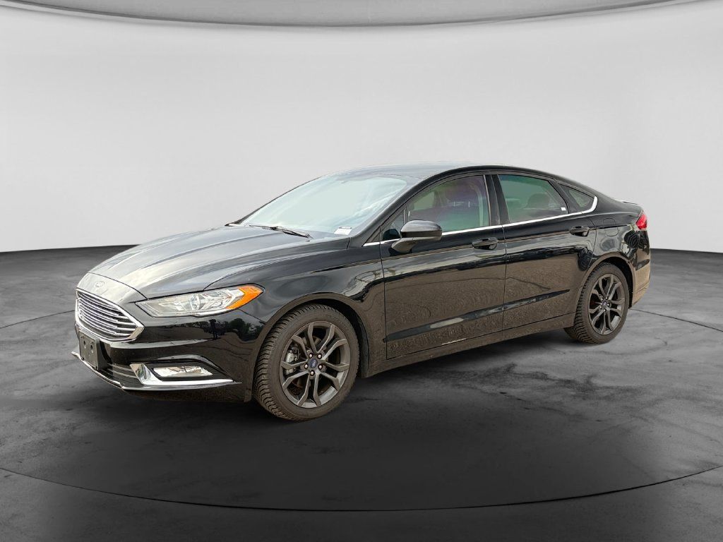 Used 2018 Ford Fusion SE w/ Equipment Group 201A FWD image 3