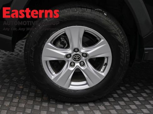Used 2021 Toyota RAV4 XLE w/ Convenience Package image 30