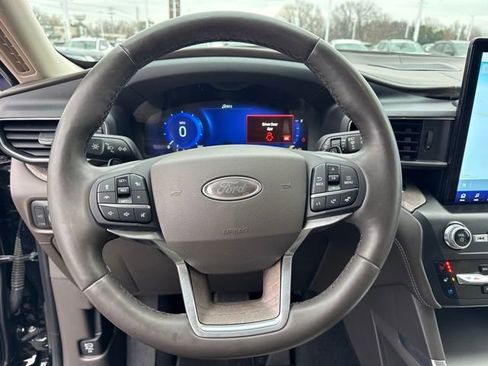 Used 2020 Ford Explorer Platinum w/ Premium Technology Package image 18