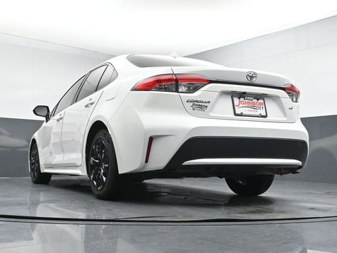 Used 2022 Toyota Corolla LE FWD image 36