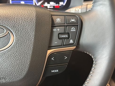 Used 2026 Toyota Crown AWD/4WD image 21