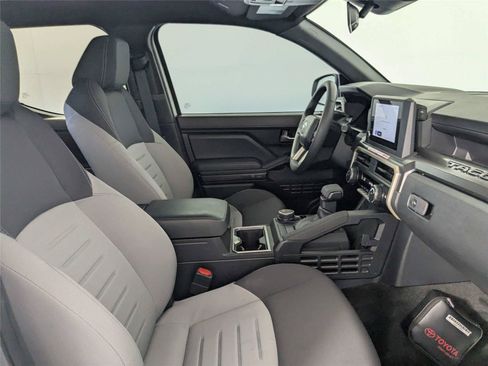Certified 2025 Toyota Tacoma TRD Sport AWD/4WD image 31