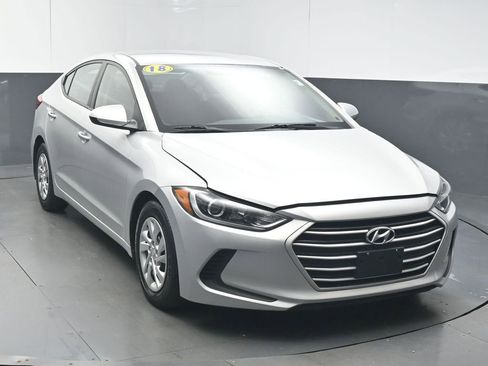 Used 2018 Hyundai Elantra SE w/ Cargo Package image 2