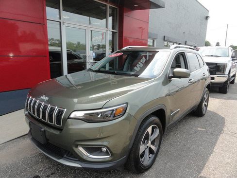 Used 2019 Jeep Cherokee Limited AWD/4WD image 2