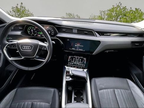 Used 2021 Audi e-tron Premium Plus w/ Premium Plus Package image 14