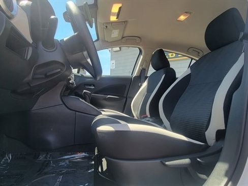 Used 2022 Nissan Versa SV w/ Trunk Package FWD image 18