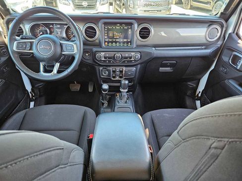 Used 2023 Jeep Gladiator Overland image 16