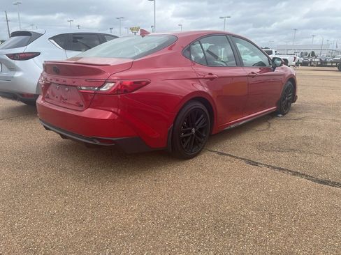 Used 2026 Toyota Camry SE w/ Convenience Package image 4