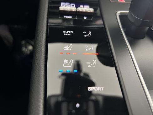Certified 2026 Porsche Macan AWD/4WD image 23