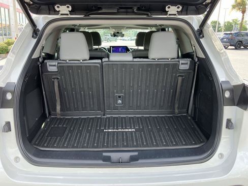 Used 2023 Toyota Highlander Limited FWD image 28