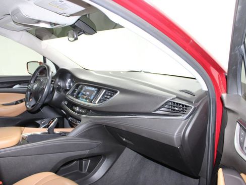 Used 2019 Buick Enclave Essence w/ LPO, Luxury Package image 28