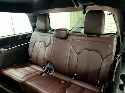Used 2022 Ford Expedition Limited image 30