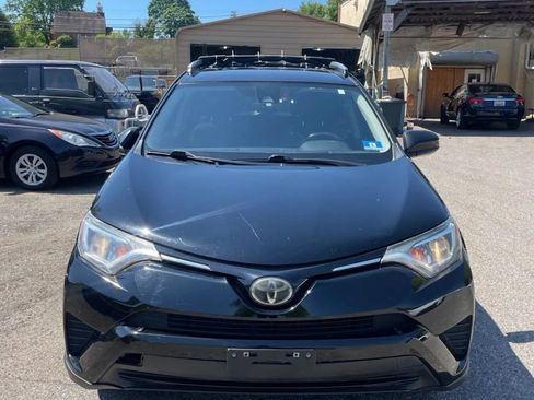 Used 2018 Toyota RAV4 LE w/ Carpet Mat Package AWD/4WD image 3