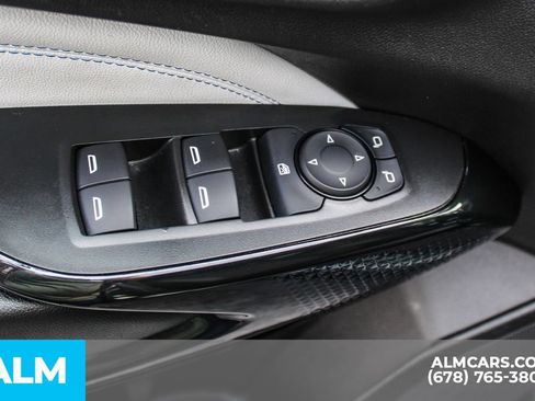 Used 2025 Chevrolet Trax LT FWD image 37