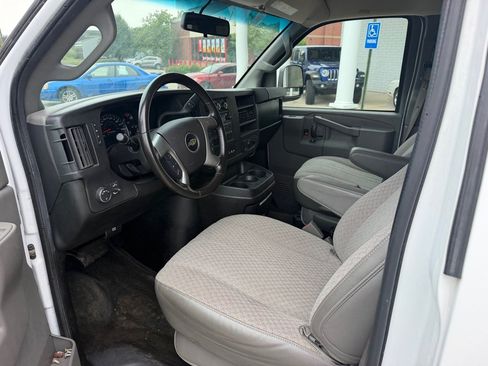 Used 2017 Chevrolet Express 3500 LT w/ LT Preferred Equipment Group RWD image 2