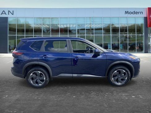 Certified 2025 Nissan Rogue SV AWD/4WD image 4
