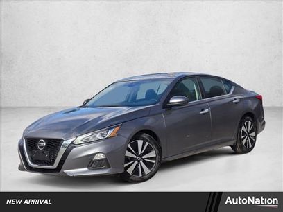 Used 2022 Nissan Altima 2.5 SV w/ SV Premium Package