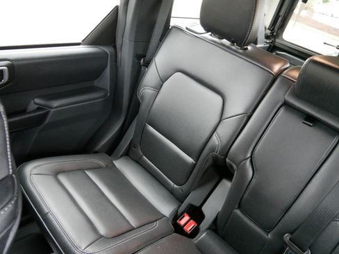 Used 2025 Ford Bronco Badlands w/ Sasquatch Package AWD/4WD image 12