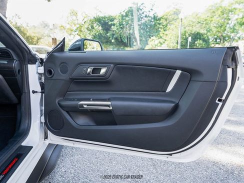 Used 2022 Ford Mustang Shelby GT500 w/ Carbon Fiber Track Pack image 38