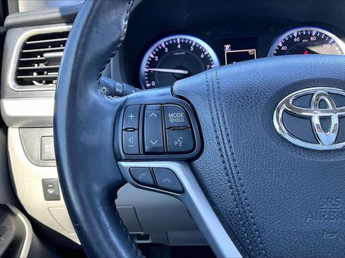 Used 2018 Toyota Highlander XLE FWD image 20