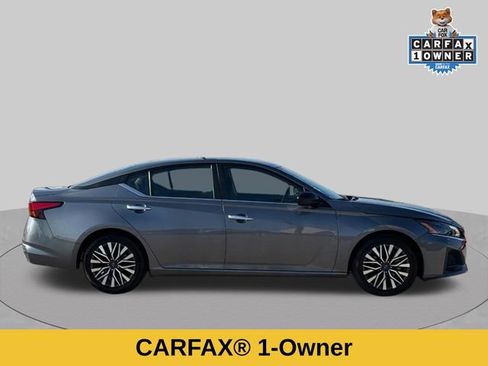 Used 2024 Nissan Altima 2.5 SV FWD image 2