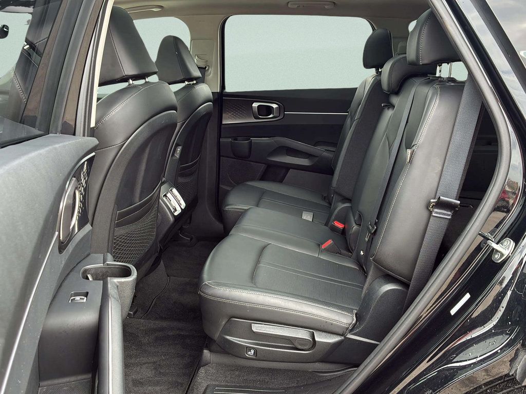 Used 2024 Kia Sorento S w/ Panoramic Sunroof Package AWD/4WD image 16