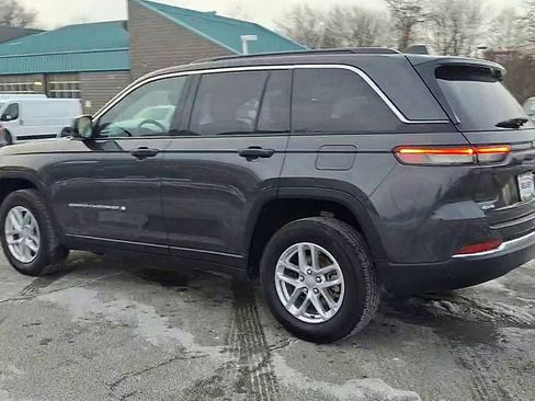 Used 2025 Jeep Grand Cherokee Laredo X image 6