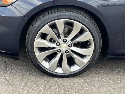 Used 2018 Chevrolet Malibu Premier w/ Premier Sun and Wheel Package FWD image 8
