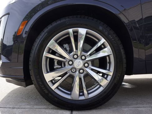 Used 2025 Cadillac XT6 Premium Luxury image 17