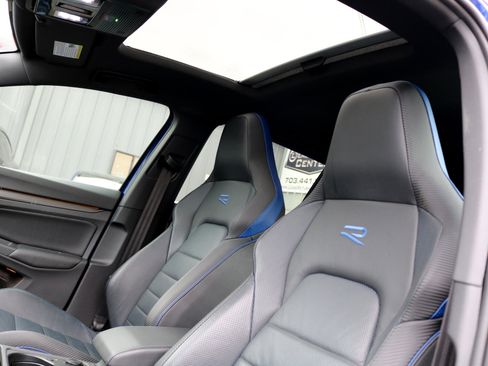 Used 2024 Volkswagen Golf R image 13