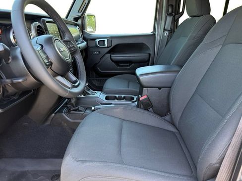 Used 2023 Jeep Gladiator Sport AWD/4WD image 11