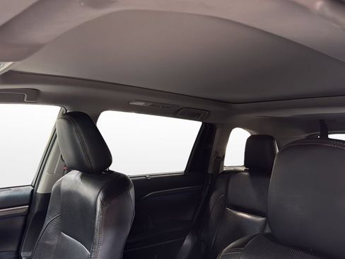 Used 2019 Toyota Highlander Limited AWD/4WD image 39