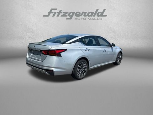 Used 2025 Nissan Altima 2.5 SV FWD image 8