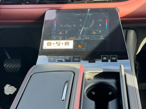 New 2026 INFINITI QX80 Autograph w/ Premium Cargo Package image 9