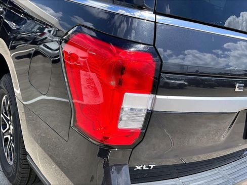Used 2024 Ford Expedition XLT image 26