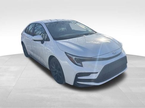 Used 2024 Toyota Corolla SE image 7