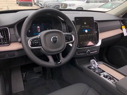 New 2026 Volvo XC90 B6 Plus w/ Protection Package Premier image 15