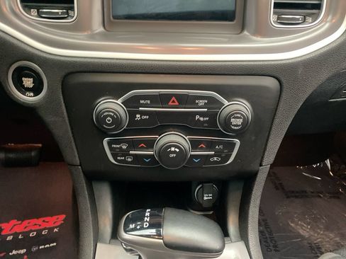 Used 2022 Dodge Charger SXT w/ Leather Interior Group RWD image 21