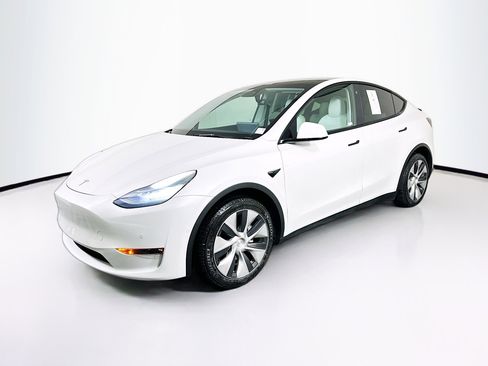 Used 2021 Tesla Model Y Long Range image 3