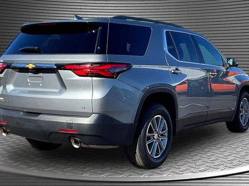 Used 2023 Chevrolet Traverse LT w/ Rear Camera Mirror Package image 6