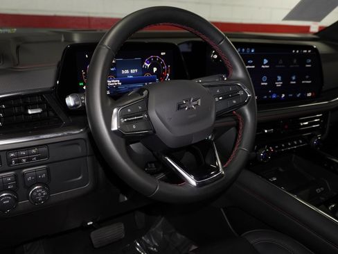 Used 2025 Chevrolet Suburban RST image 16