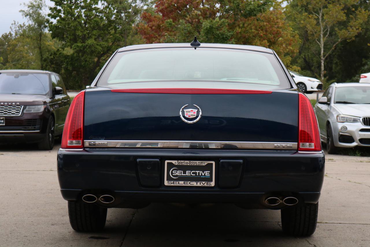 Used 2009 Cadillac DTS w/ Sun And Sound Package FWD image 10