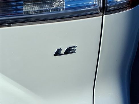 Used 2022 Toyota Corolla Cross LE image 10